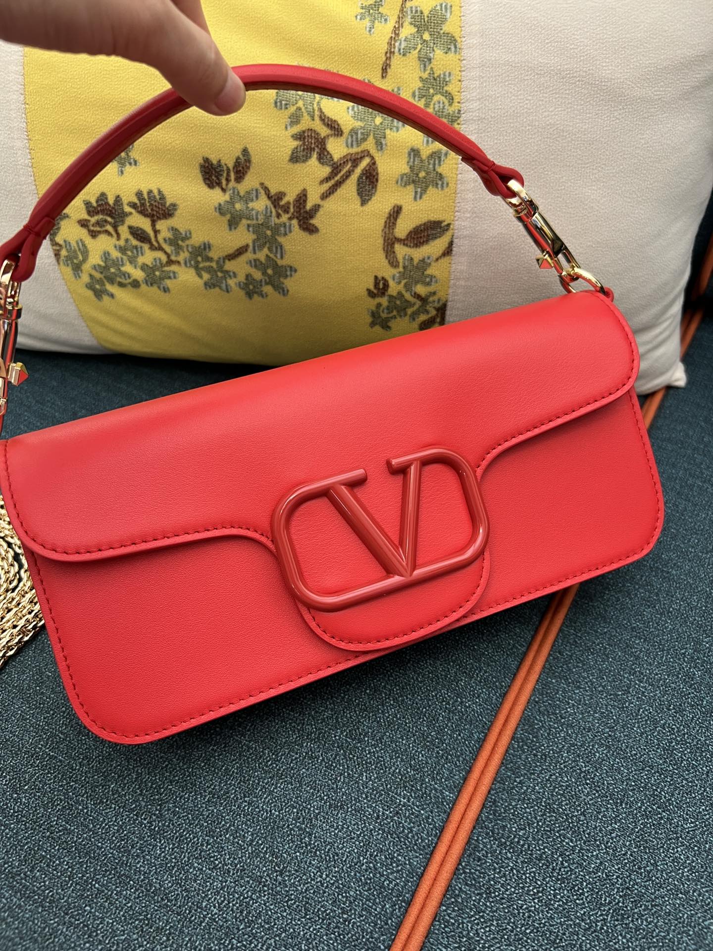 Valentino Garavani VLogo Signature Shoulder Bag | Red