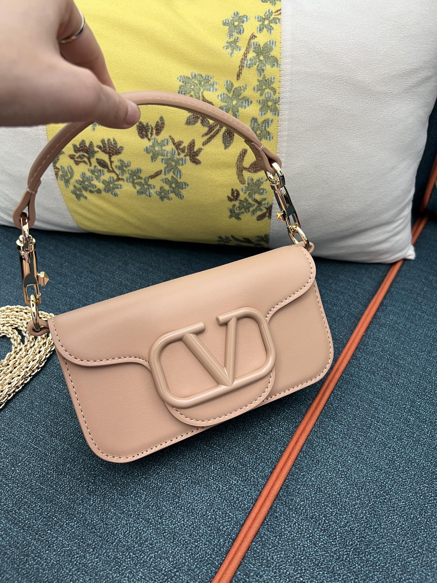 Valentino Garavani VLogo Signature Shoulder Bag |