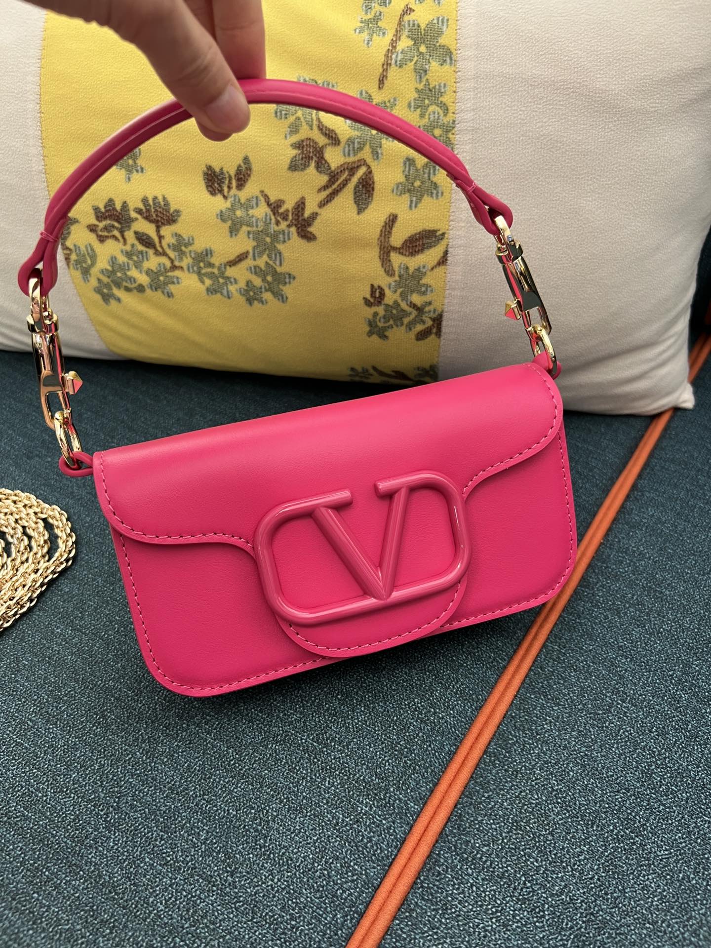 Valentino Garavani Shoulder Bag Loco In Pink Pp