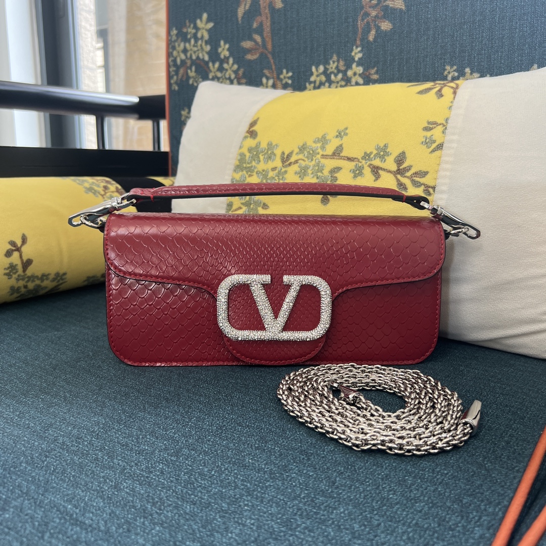 Valentino Garavani V Logo Middle East Exclusive PlaqueValentino 0579