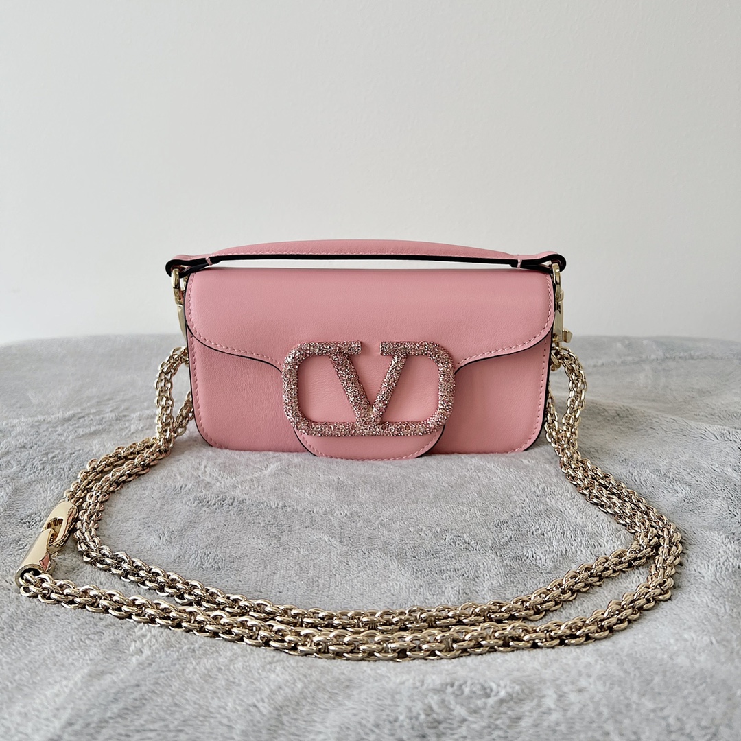 Valentino Garavani Valentino Vlogo Loco Small Leather Shoulder Bag In Pink |