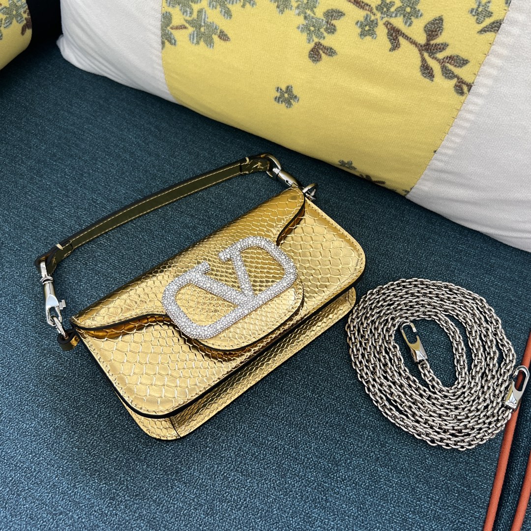 Valentino Garavani Alltime Metallic Shoulder Bag | Gold |